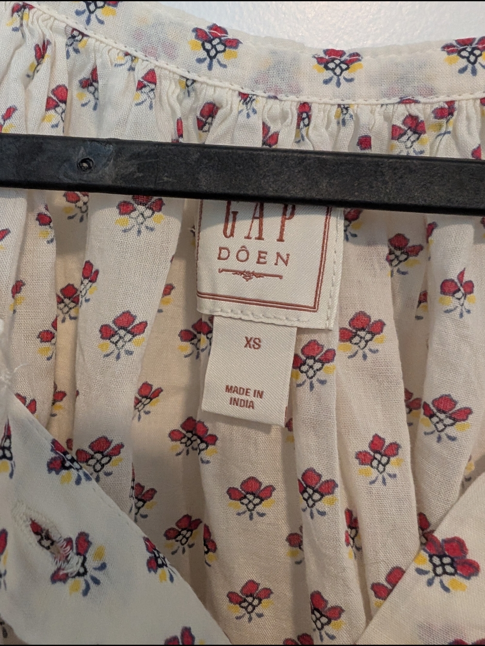 GAP x Doen Cream Button-Front Blouse with Red Floral Motif XS - Picture 3 of 9